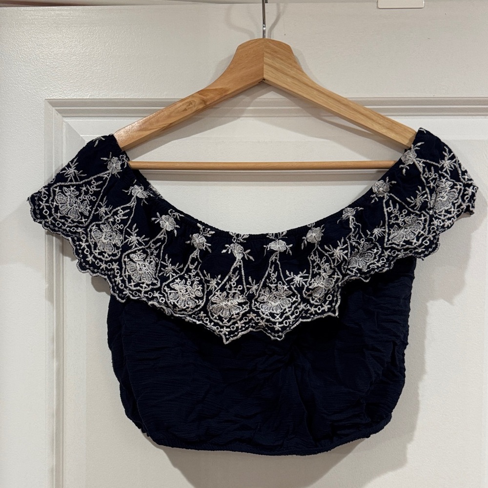 M | Navy Blue Embroidered Crop Top
